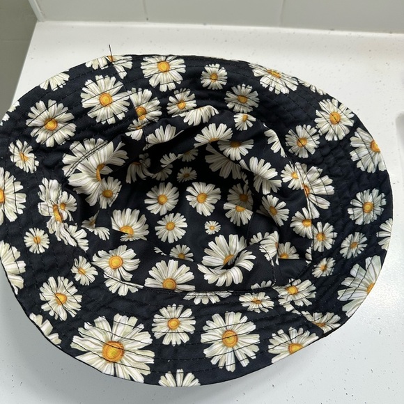 Daisy Flower Bucket Hat Reversible Black 22in Circumference Festival Summer - Picture 2 of 5